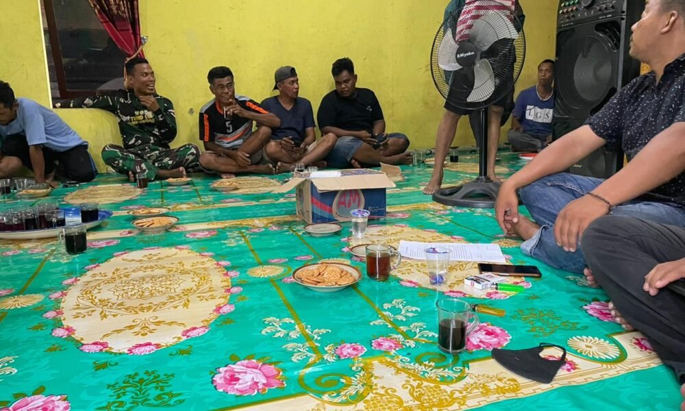 Persiapan Lomba Pacu Perahu Tradisional Sebagai Bentuk Ucapan Terima